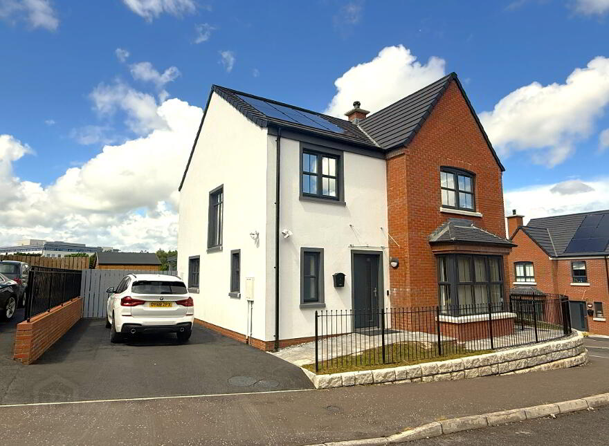 28 Edgehill Park, Lisburn, BT27 5QF