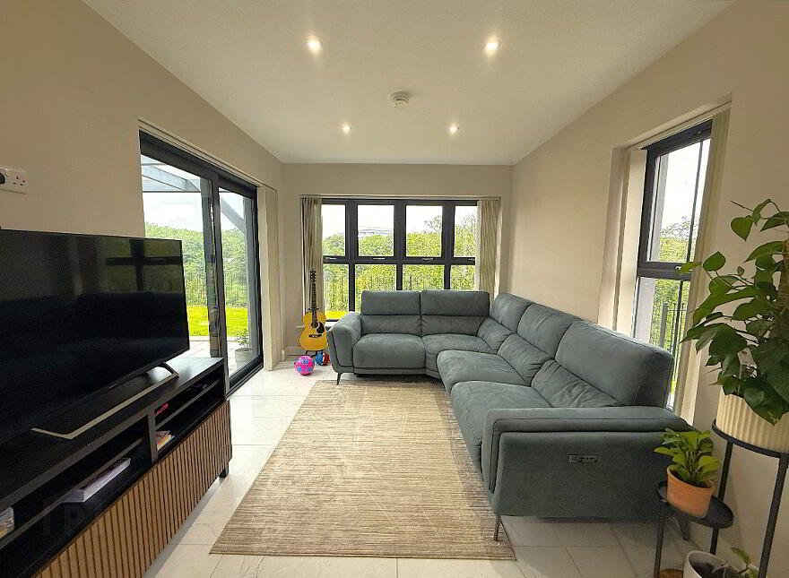 28 Edgehill Park, Lisburn, BT27 5QF