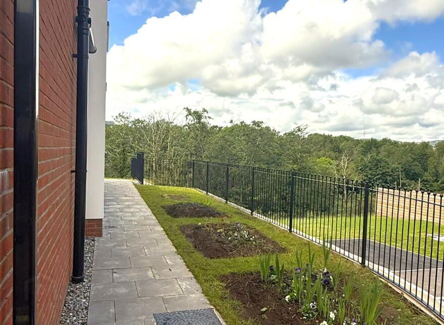 28 Edgehill Park, Lisburn, BT27 5QF