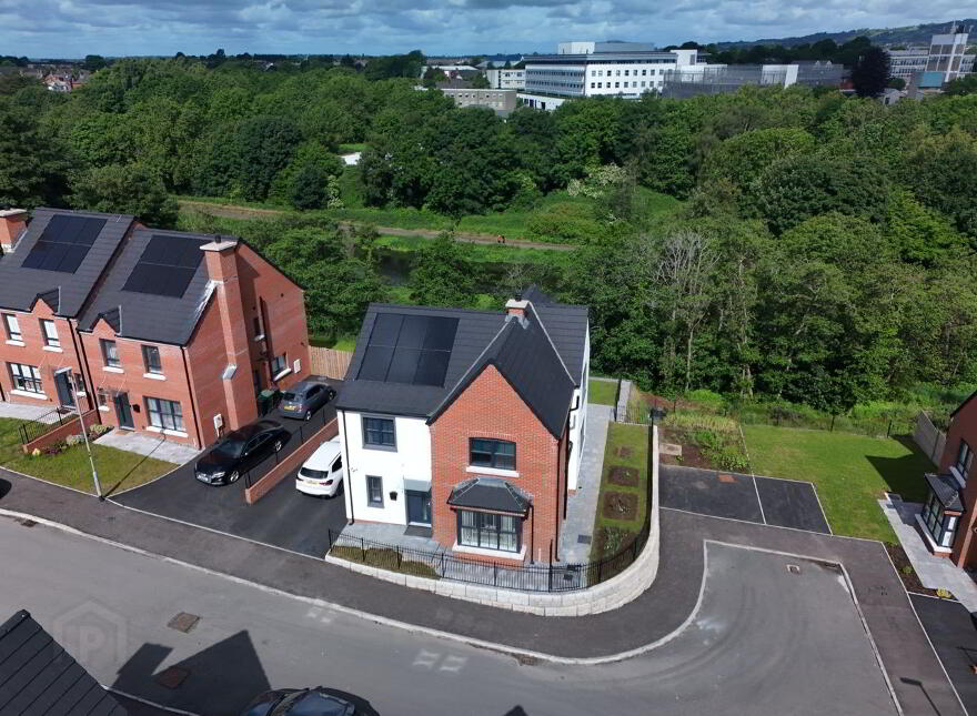 28 Edgehill Park, Lisburn, BT27 5QF