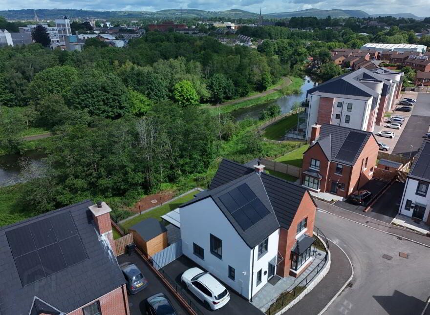28 Edgehill Park, Lisburn, BT27 5QF
