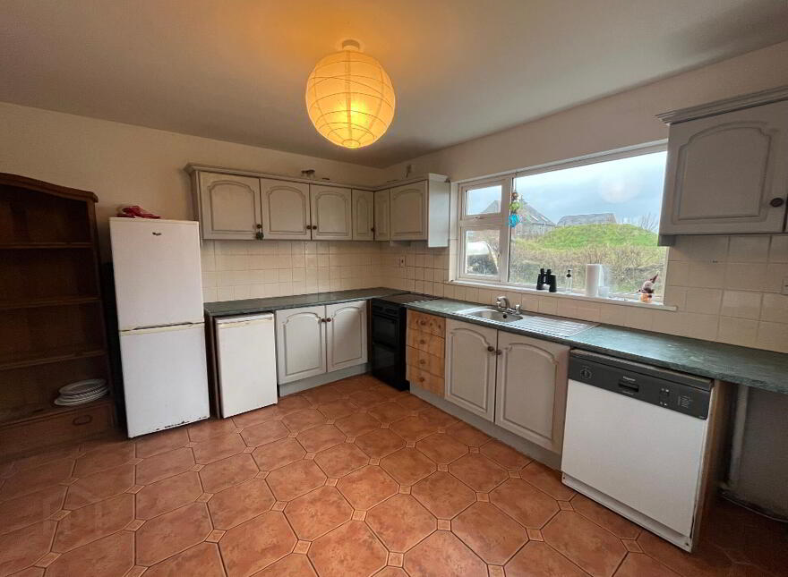 Pier Road, Enniscrone, F26E261