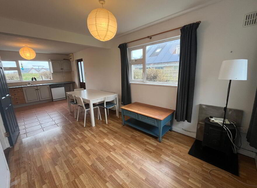 Pier Road, Enniscrone, F26E261