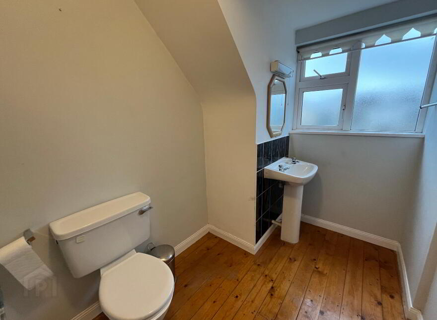 Pier Road, Enniscrone, F26E261