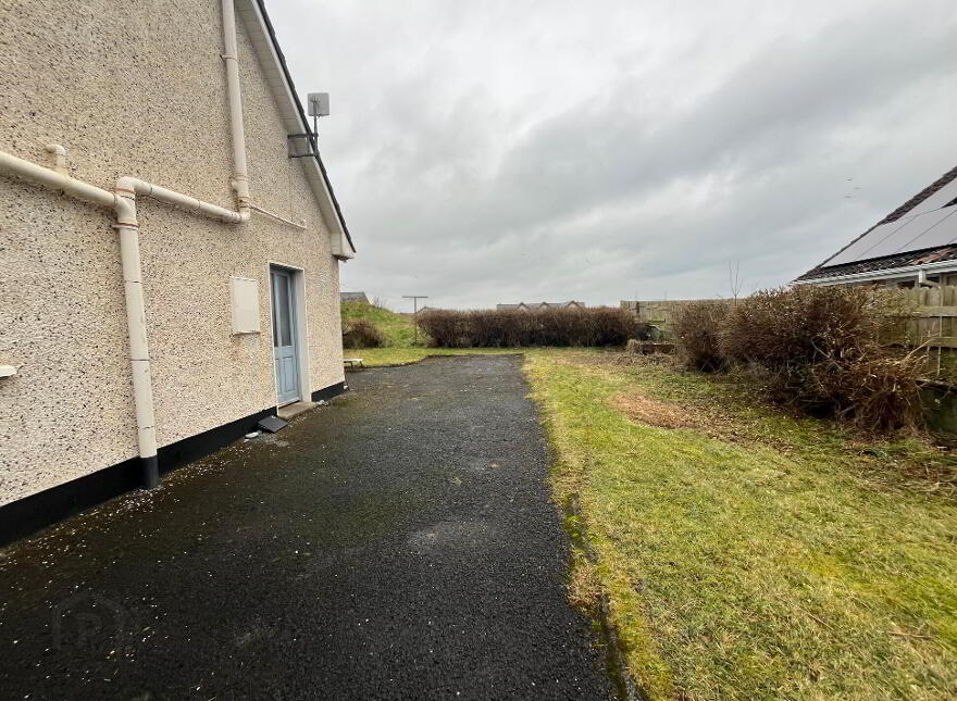 Pier Road, Enniscrone, F26E261