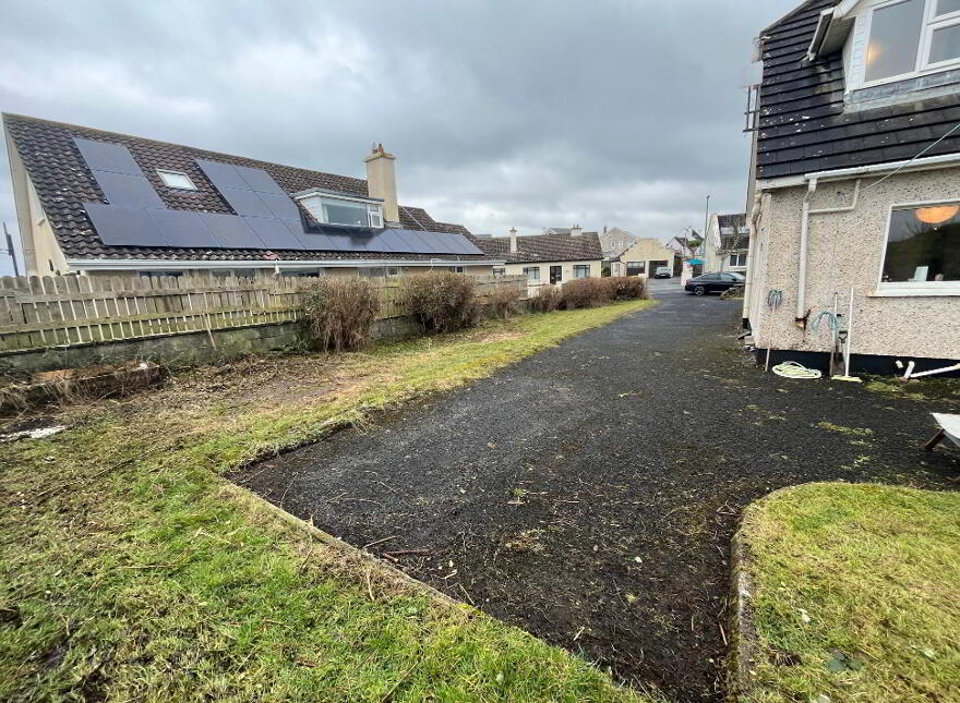 Pier Road, Enniscrone, F26E261
