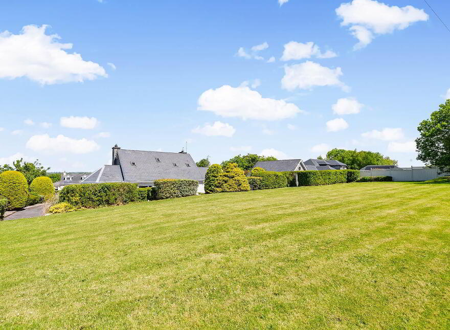 Ovidstown, Donadea, W91Y5A0