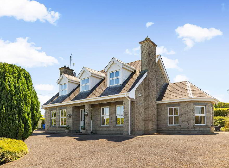 Ovidstown, Donadea, W91Y5A0