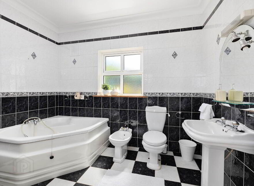 Ovidstown, Donadea, W91Y5A0