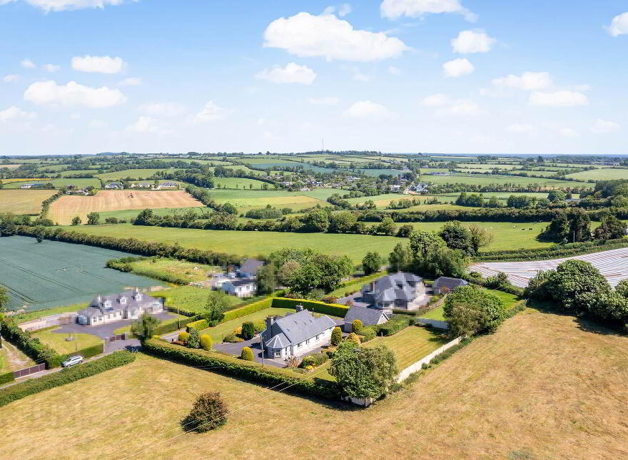 Ovidstown, Donadea, W91Y5A0