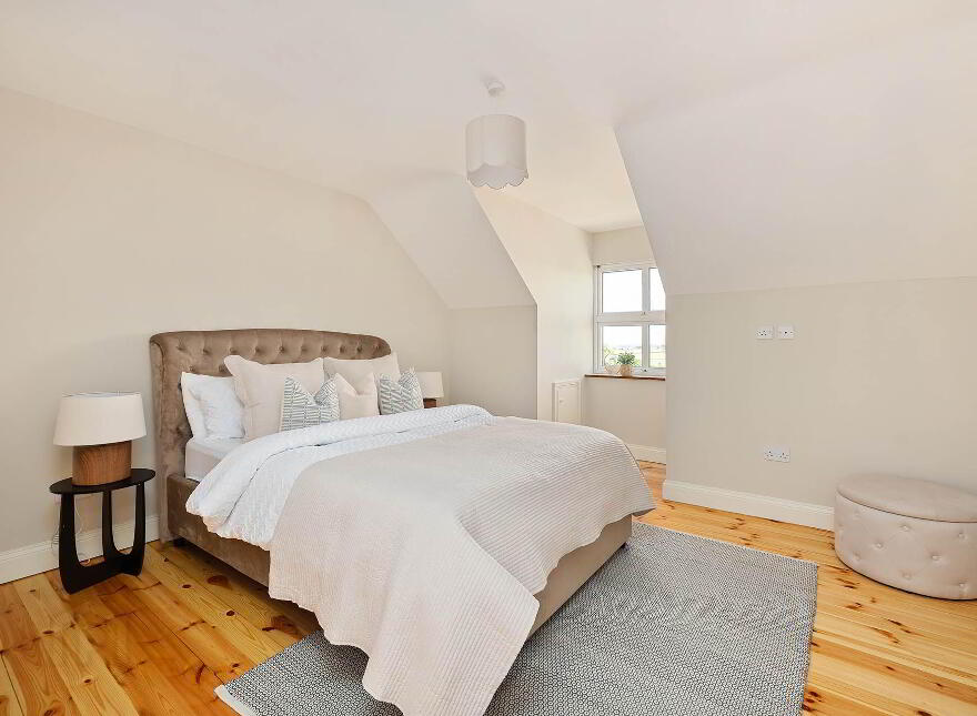 Ovidstown, Donadea, W91Y5A0