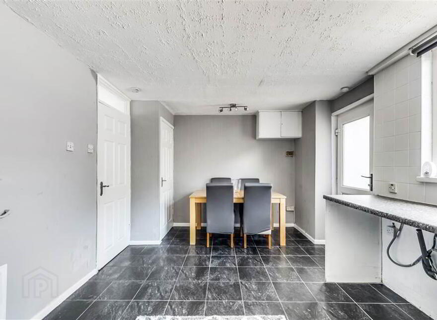 224 River Road, Dunmurry, Belfast, BT17 9DS
