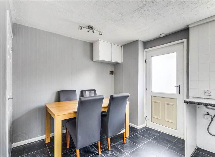 224 River Road, Dunmurry, Belfast, BT17 9DS