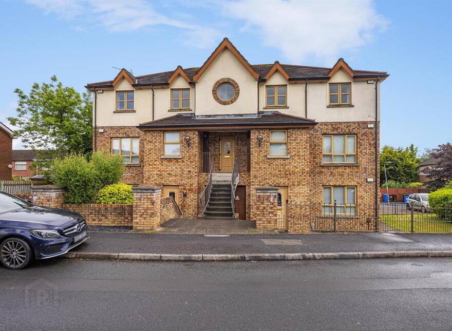 69 Woodrow Gardens, Saintfield, BT24 7WG