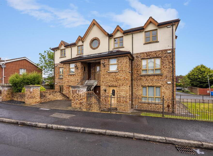 69 Woodrow Gardens, Saintfield, BT24 7WG