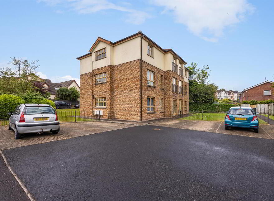 69 Woodrow Gardens, Saintfield, BT24 7WG