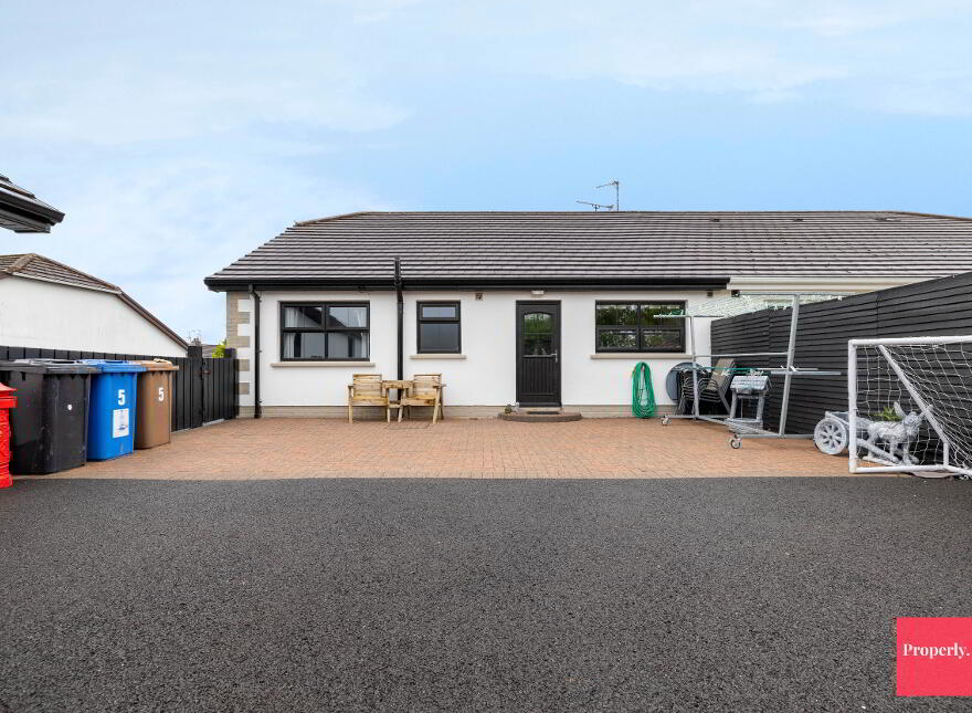 5 Castle Crescent, Castledawson, BT45 8RR