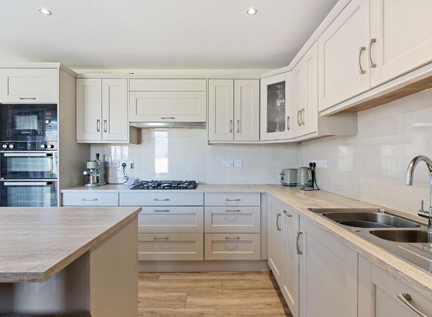 17 Whiteoaks, Clover Hill, Carrigaline, P43CT82