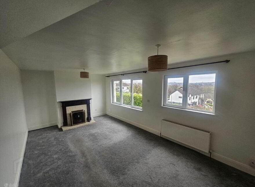 27 Elm Drive, Douglas, T12E6N3