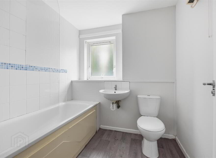 13 Roosevelt Square, Belfast, BT12 5RW