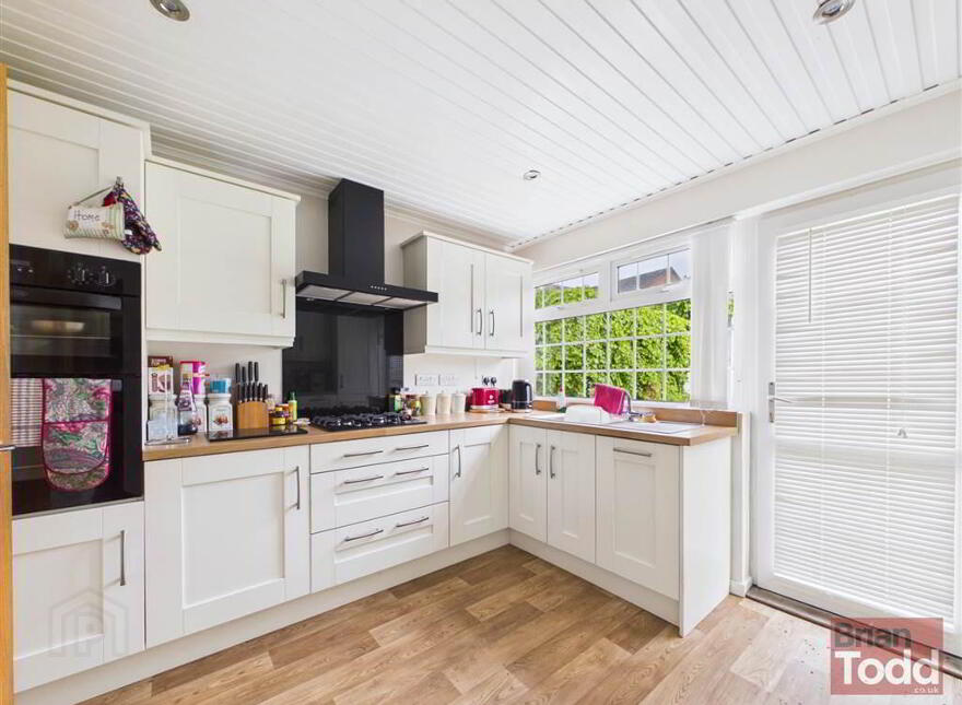 Heatherlea Drive, Larne, BT40 1SW