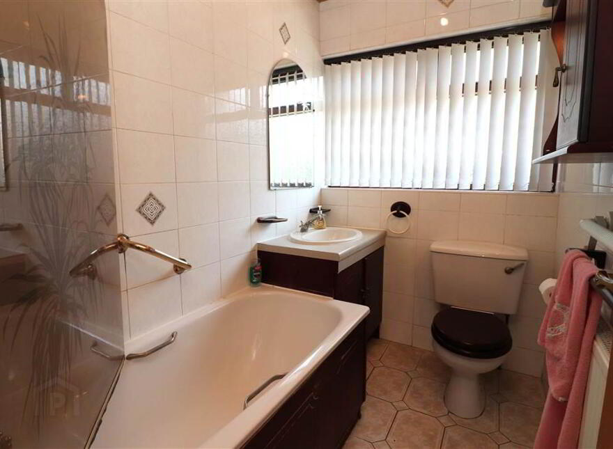 17 Hillside Crescent, Benson Street, Lisburn, BT28 2BA