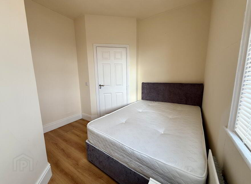 7 Great Georges Street, Warrenpoint, BT34 3HS