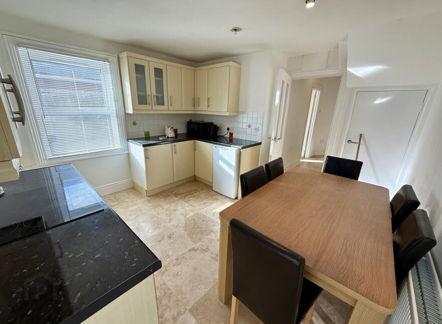 7 Great Georges Street, Warrenpoint, BT34 3HS