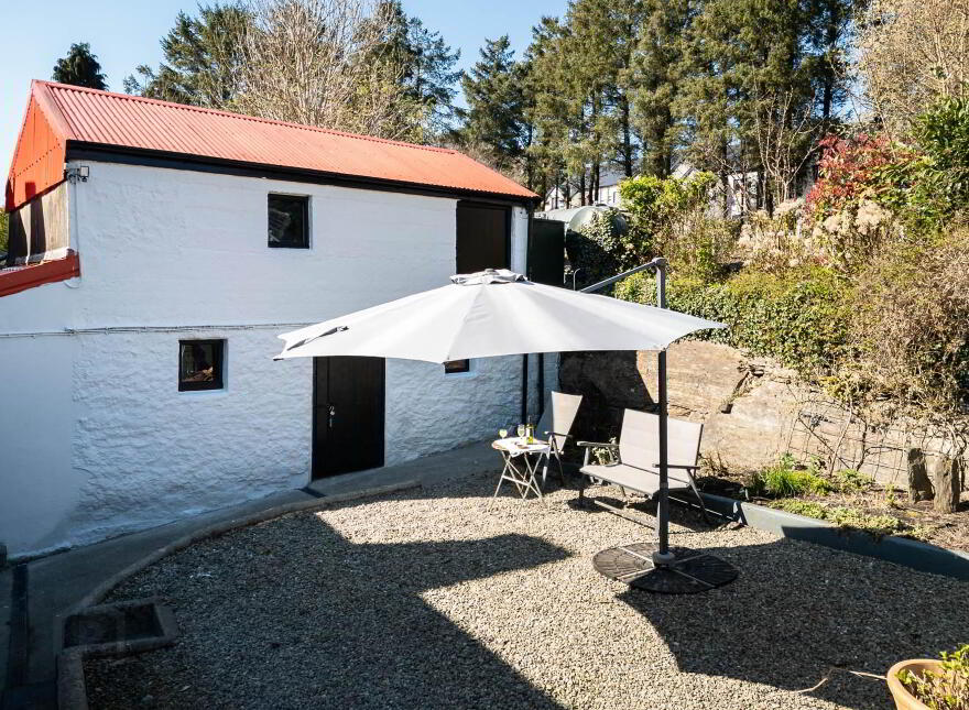 The Old Barracks, Church Road, Durrus, P75FY76
