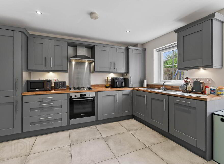 48 River Hill Road, Newtownards, BT23 7GT