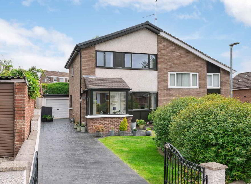 24 Glenaan Avenue, Dunmurry, Belfast, BT17 9AU