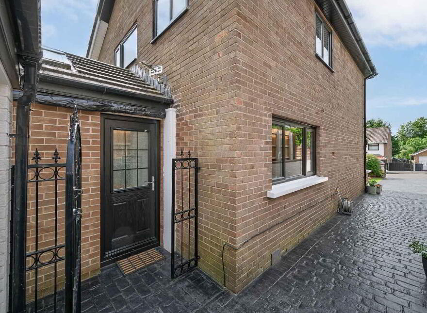 24 Glenaan Avenue, Dunmurry, Belfast, BT17 9AU