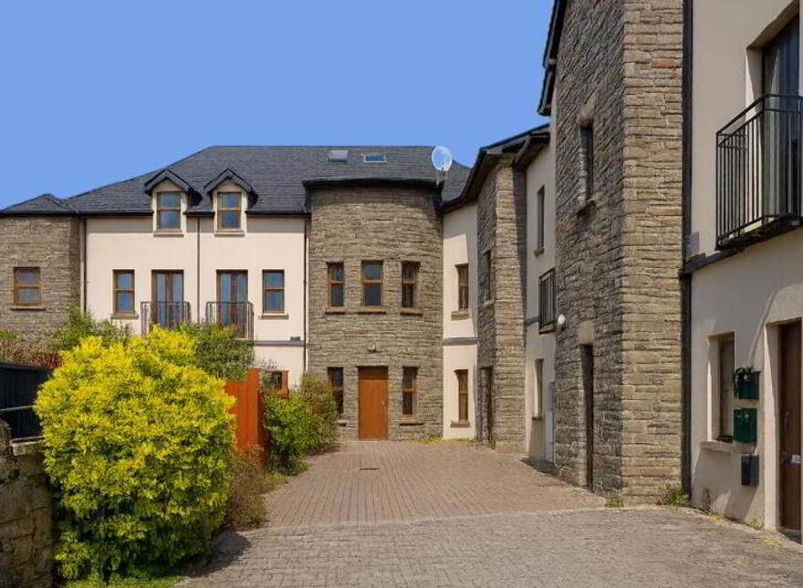 Apt, 3 The Archways, Bridge Street, Carrick On Shannon, N41XH64