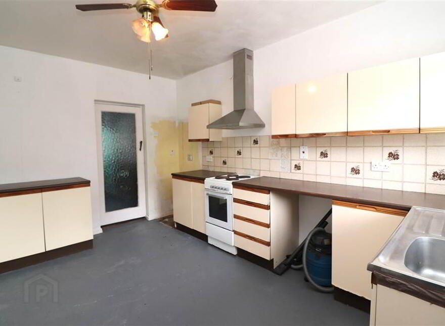 24 Low Road, Lisburn, BT27 4TJ