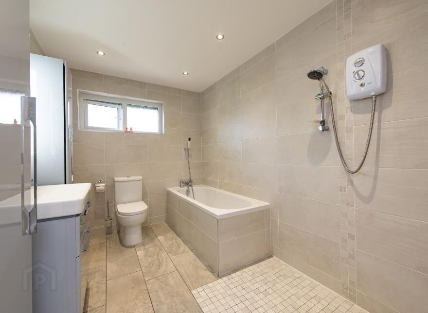 252a & 252b Castlewellan Road, Banbridge, BT32 3SF