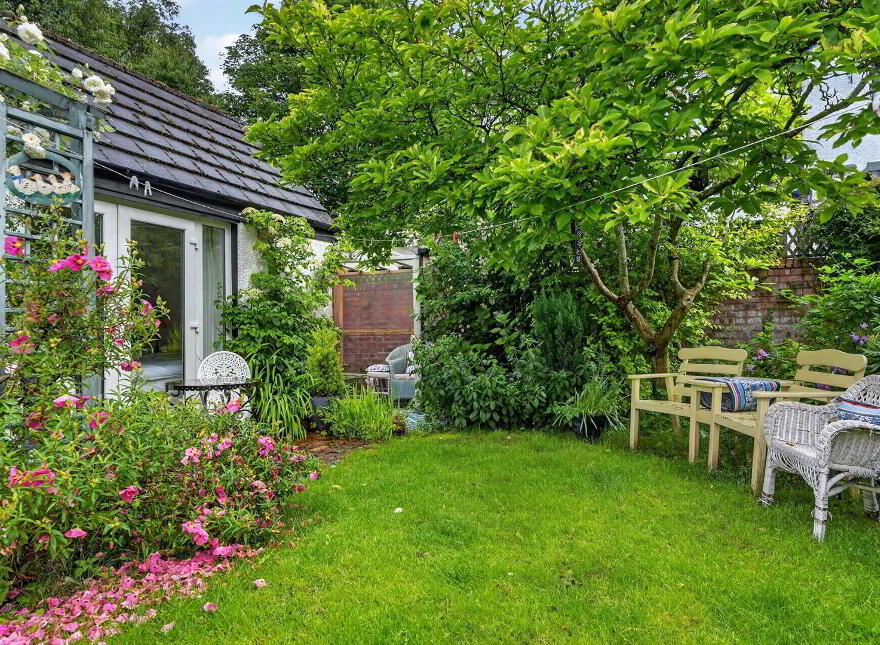 20 Balmoral Avenue, Belfast, BT9 6NW