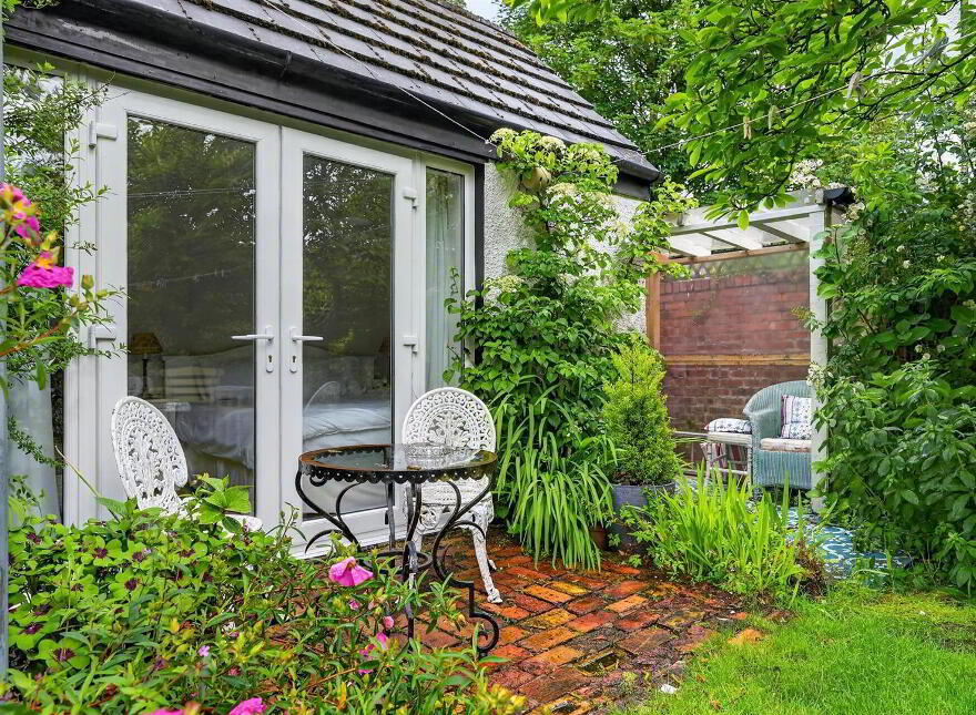 20 Balmoral Avenue, Belfast, BT9 6NW