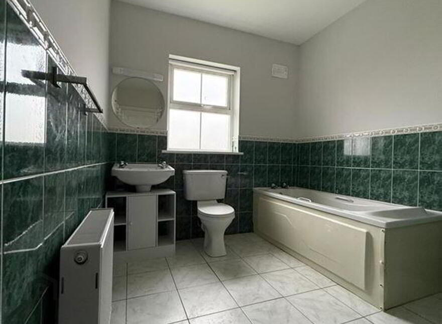4 Castle Court, Ballaghaderreen, F45XN81