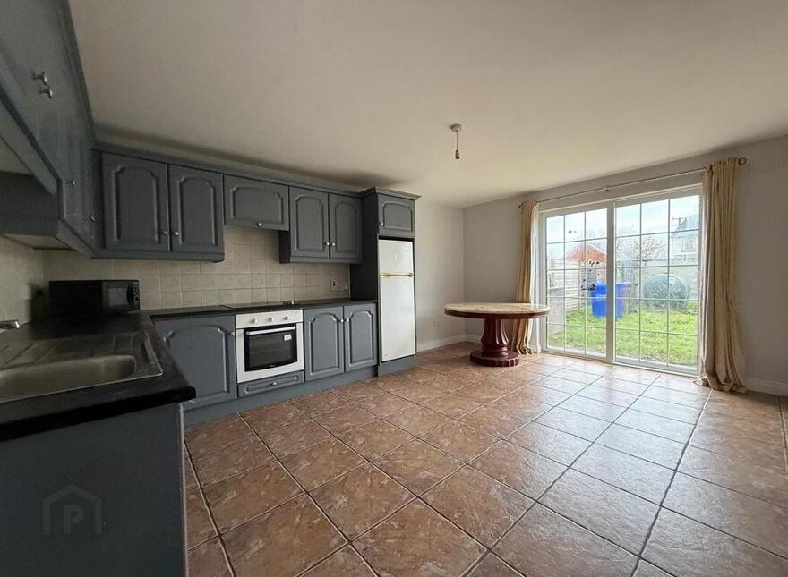 4 Castle Court, Ballaghaderreen, F45XN81