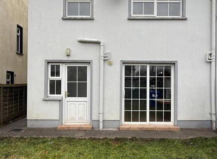 4 Castle Court, Ballaghaderreen, F45XN81