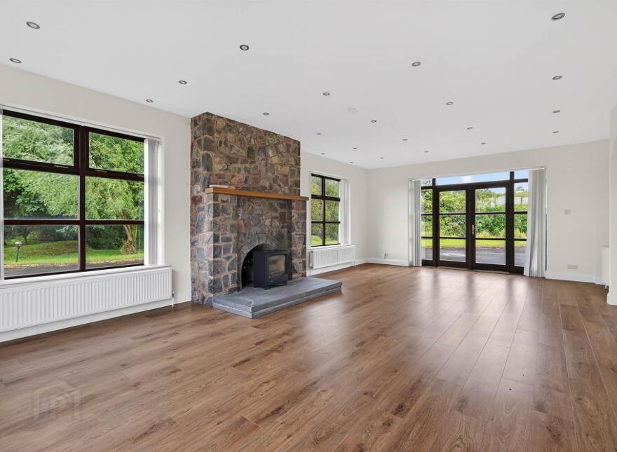 24 Edentrillick Road, Hillsborough, BT26 6PG