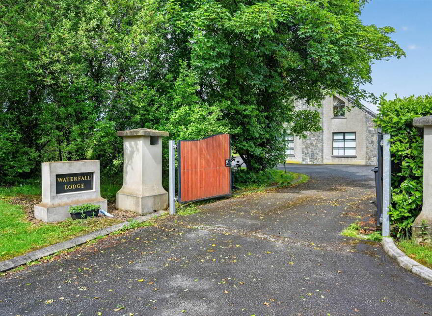 24 Edentrillick Road, Hillsborough, BT26 6PG