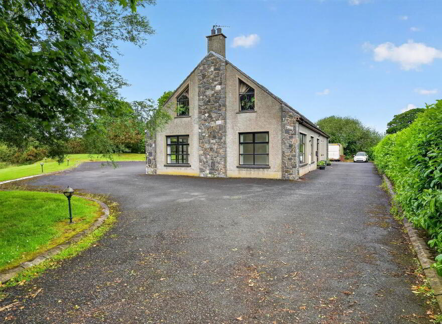 24 Edentrillick Road, Hillsborough, BT26 6PG