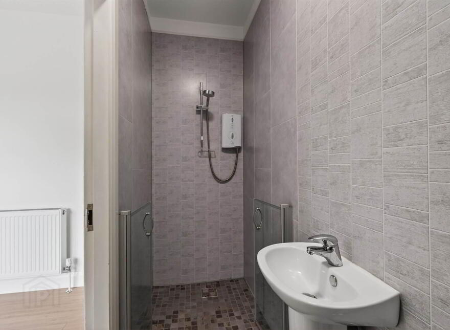 24 Edentrillick Road, Hillsborough, BT26 6PG
