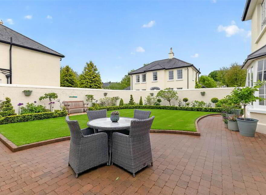 6 Royal Park Avenue, Royal Hillsborough, BT26 6SL