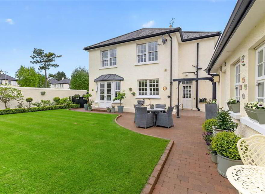 6 Royal Park Avenue, Royal Hillsborough, BT26 6SL