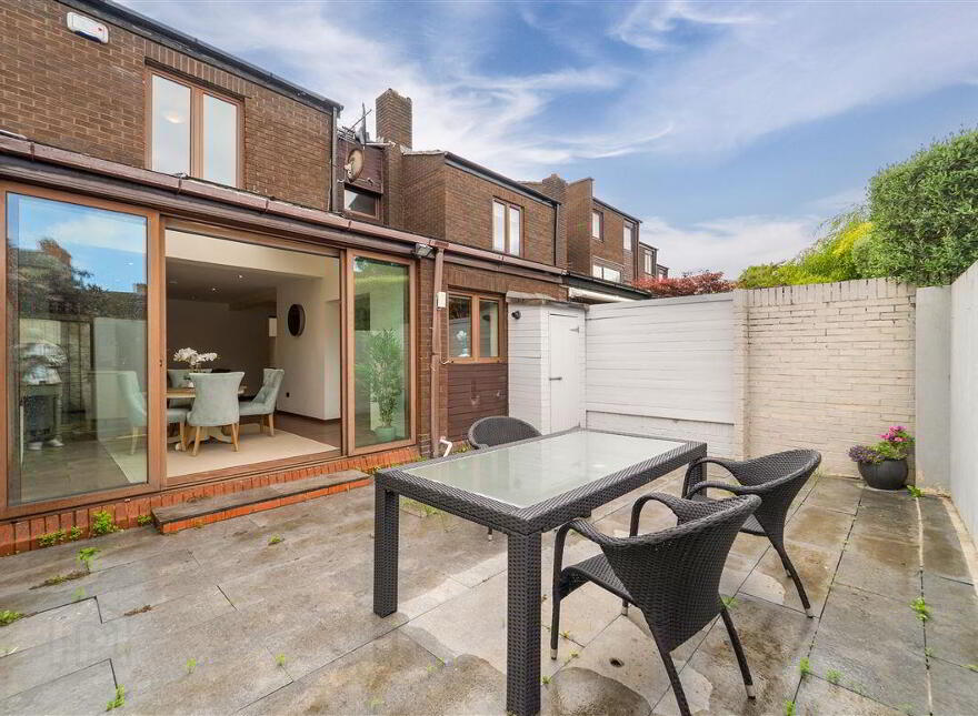 18 Leeson Village, Donnybrook, Dublin, D04Y7P9