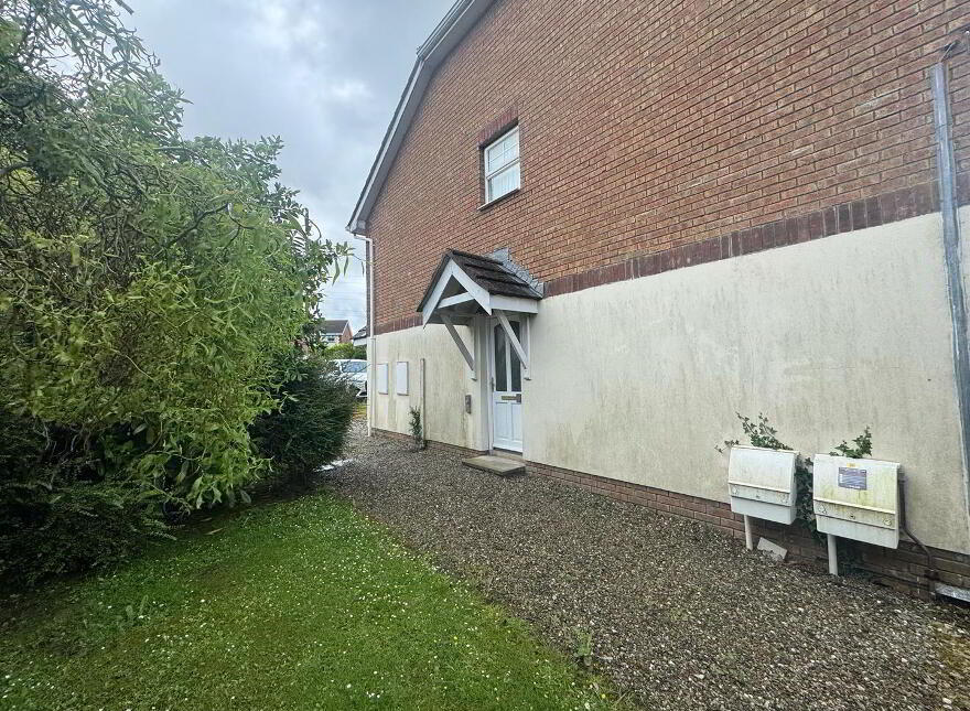 64 Manorwood, Lisneal, Waterside, L'Derry, BT47 6FD