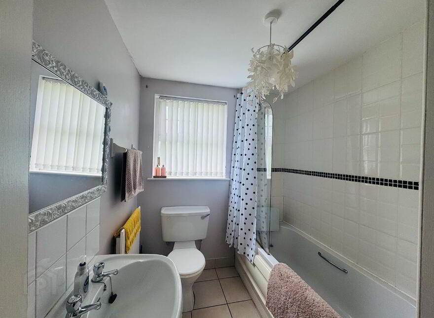 64 Manorwood, Lisneal, Waterside, L'Derry, BT47 6FD