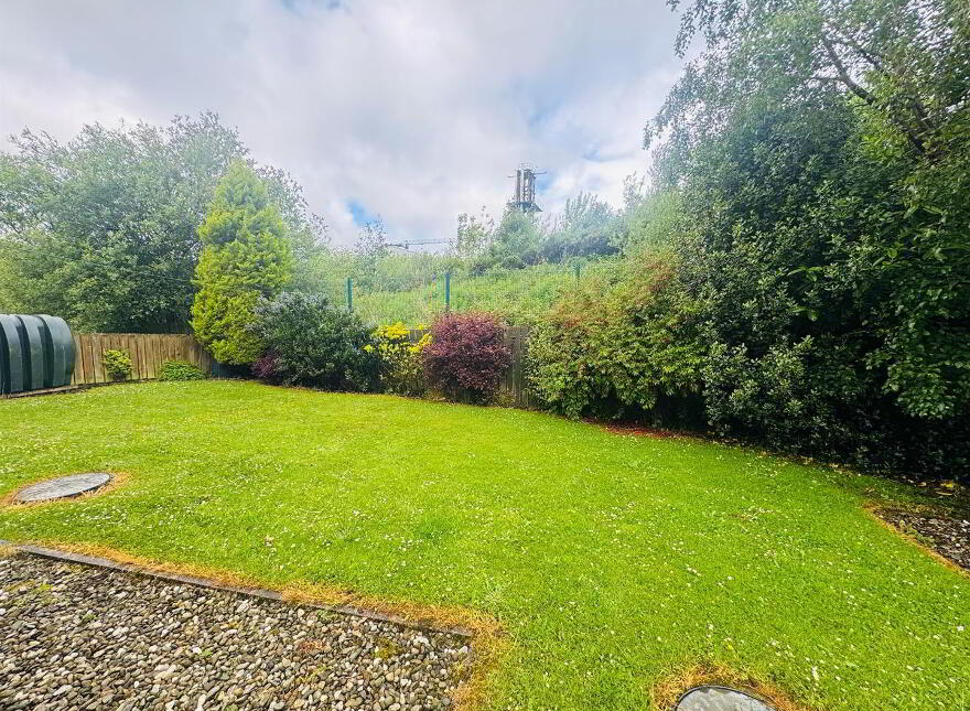 64 Manorwood, Lisneal, Waterside, L'Derry, BT47 6FD